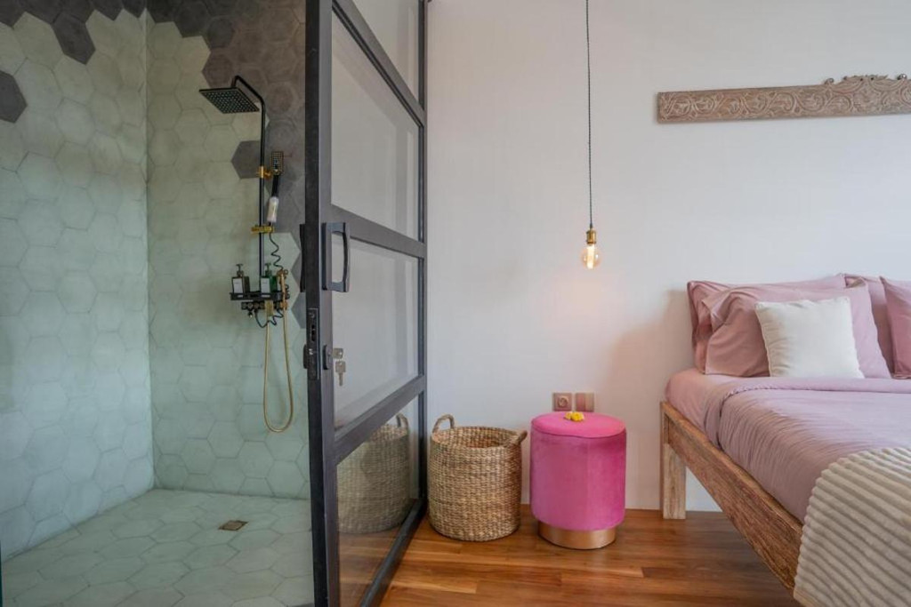 LEASEHOLD | BOHEMIAN-TROPICAL 2 BEDROOM VILLA IN KEROBOKAN