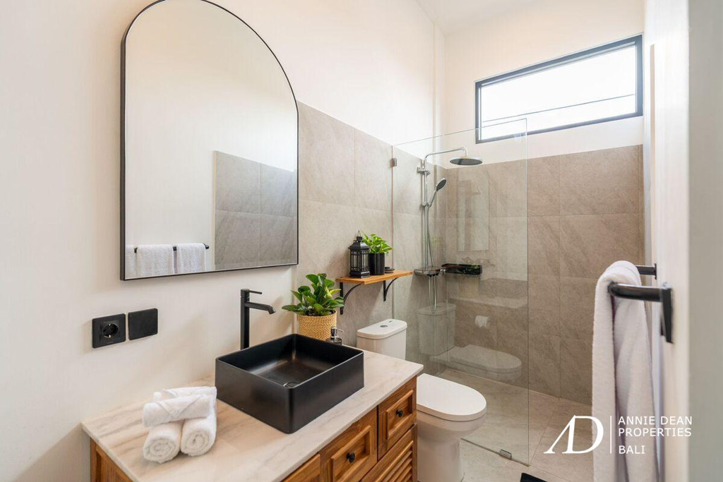 YEARLY / MONTHLY RENTAL | MODERN 3-BEDROOM VILLA IN TUMBAK BAYUH