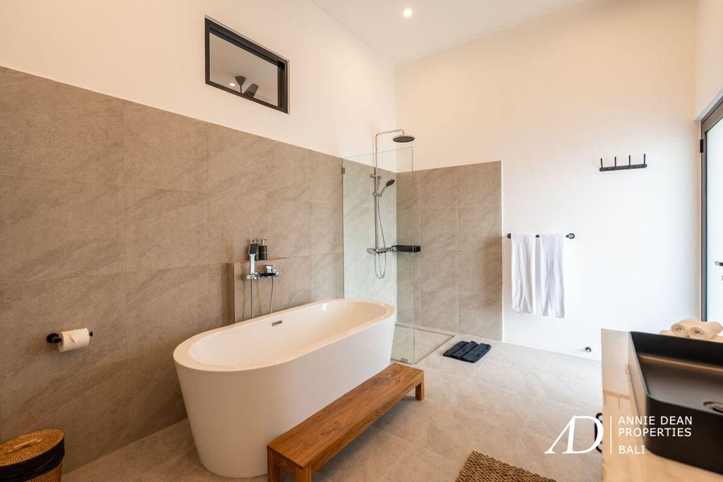 YEARLY / MONTHLY RENTAL | MODERN 3-BEDROOM VILLA IN TUMBAK BAYUH