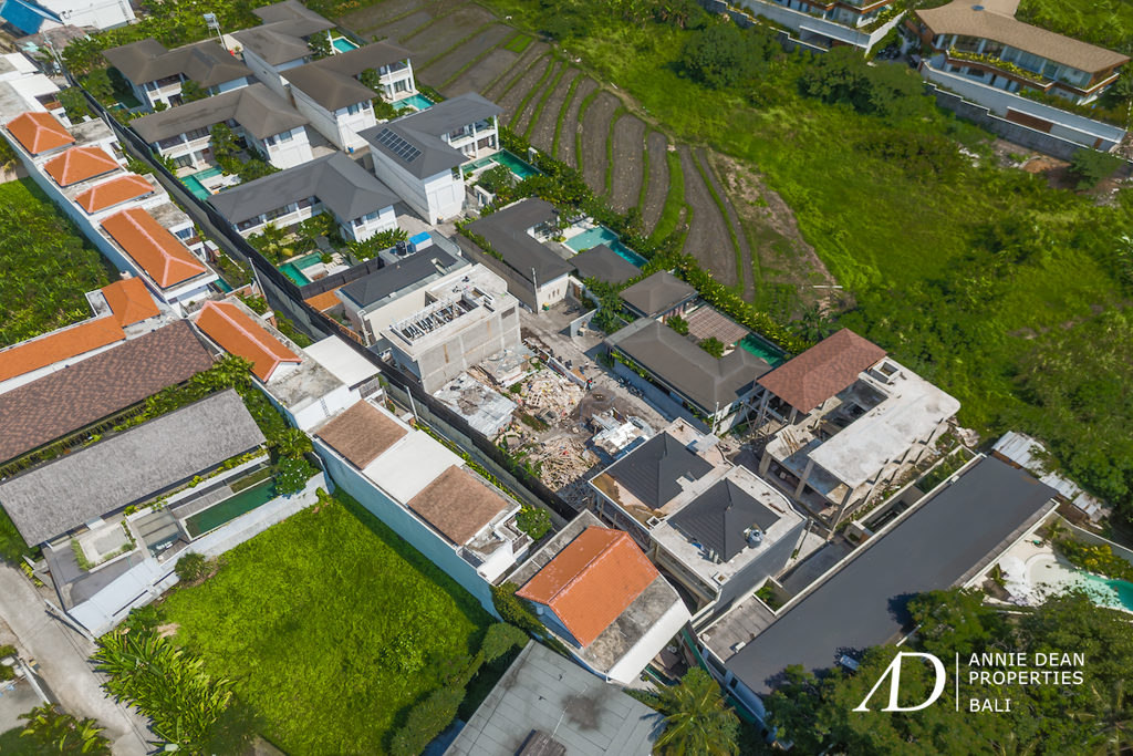 LEASEHOLD | MODERN TROPICAL 3-BEDROOM VILLA IN TUMBAK BAYUH (NEAR CANGGU)