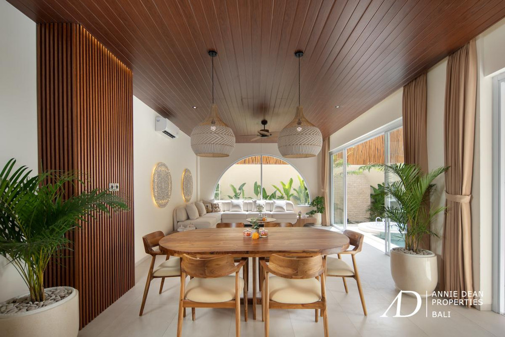 LEASEHOLD | MODERN TROPICAL 3-BEDROOM VILLA IN TUMBAK BAYUH (NEAR CANGGU)