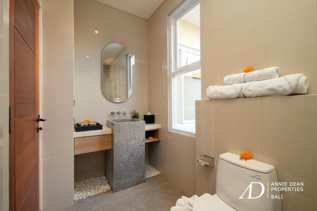 LEASEHOLD | MODERN TROPICAL 3-BEDROOM VILLA IN TUMBAK BAYUH (NEAR CANGGU)