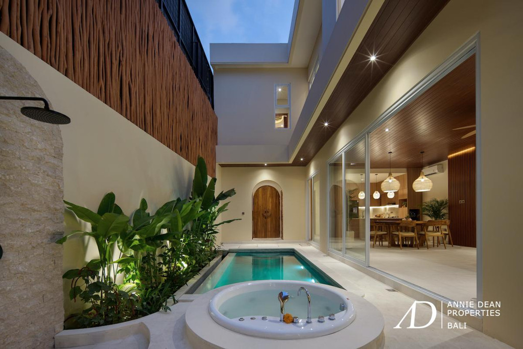 LEASEHOLD | MODERN TROPICAL 3-BEDROOM VILLA IN TUMBAK BAYUH (NEAR CANGGU)