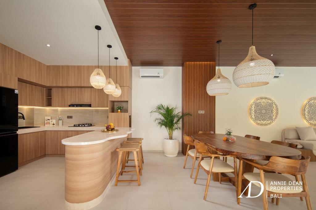 LEASEHOLD | MODERN TROPICAL 3-BEDROOM VILLA IN TUMBAK BAYUH (NEAR CANGGU)