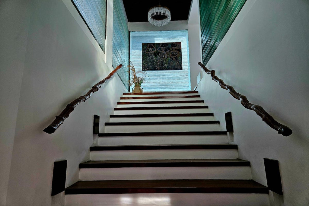 LEASEHOLD | RENOVATED 4-BEDROOM LUXURY VILLA IN PRIME SEMINYAK