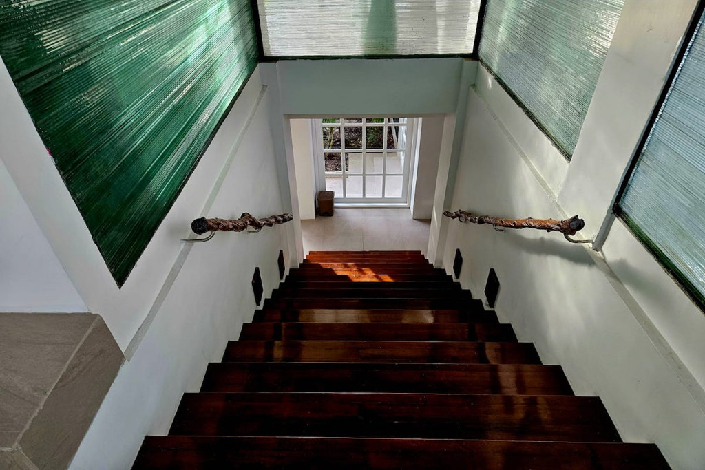 LEASEHOLD | RENOVATED 4-BEDROOM LUXURY VILLA IN PRIME SEMINYAK