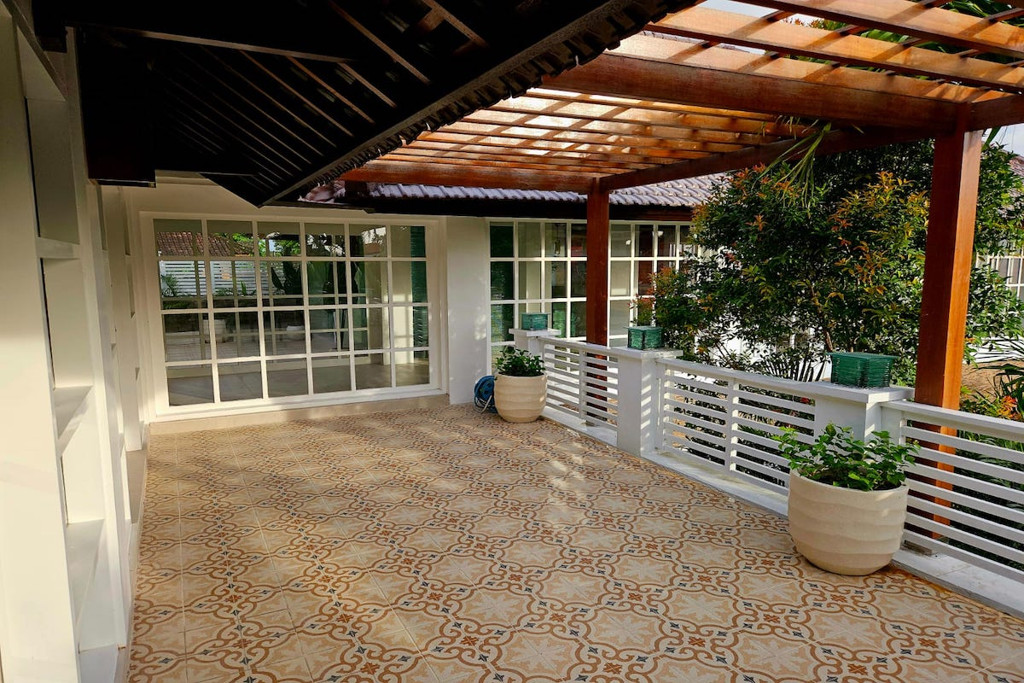 LEASEHOLD | RENOVATED 4-BEDROOM LUXURY VILLA IN PRIME SEMINYAK