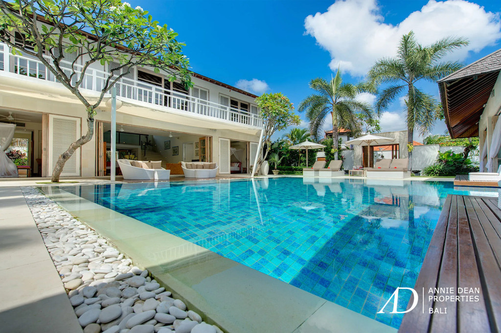 FREEHOLD | COLONIAL-STYLE LUXURY VILLA 500 METERS FROM THE BEACH - PRIME SEMINYAK