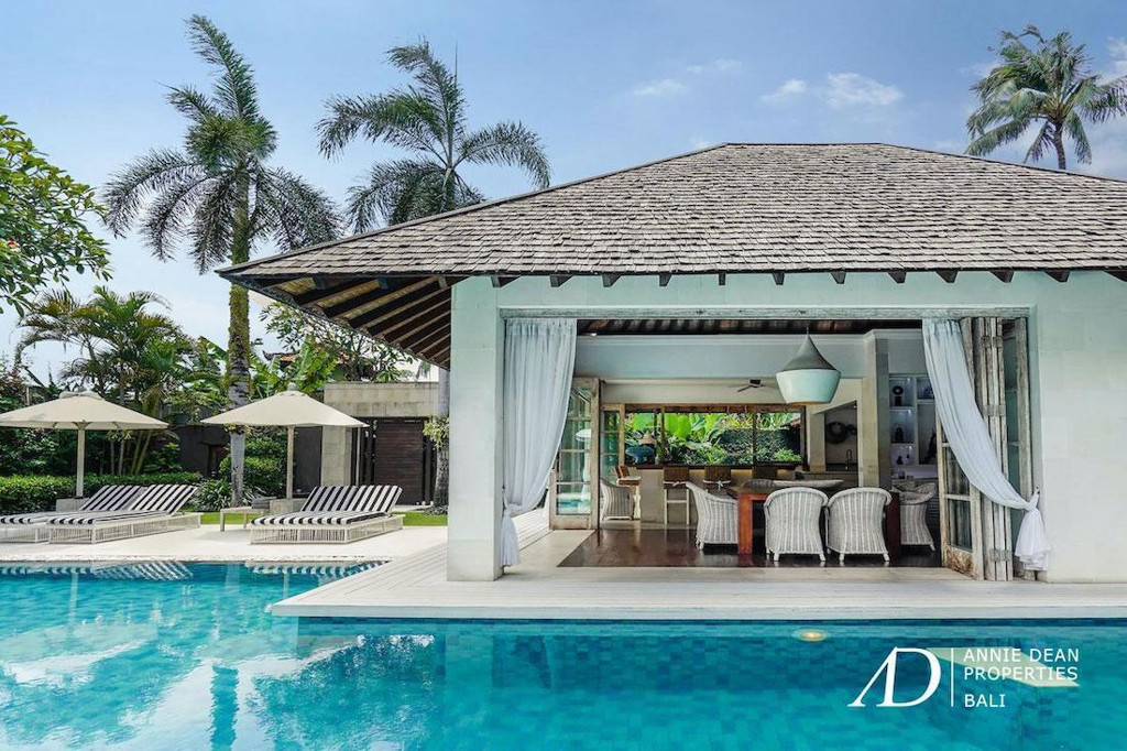 FREEHOLD | COLONIAL-STYLE LUXURY VILLA 500 METERS FROM THE BEACH - PRIME SEMINYAK