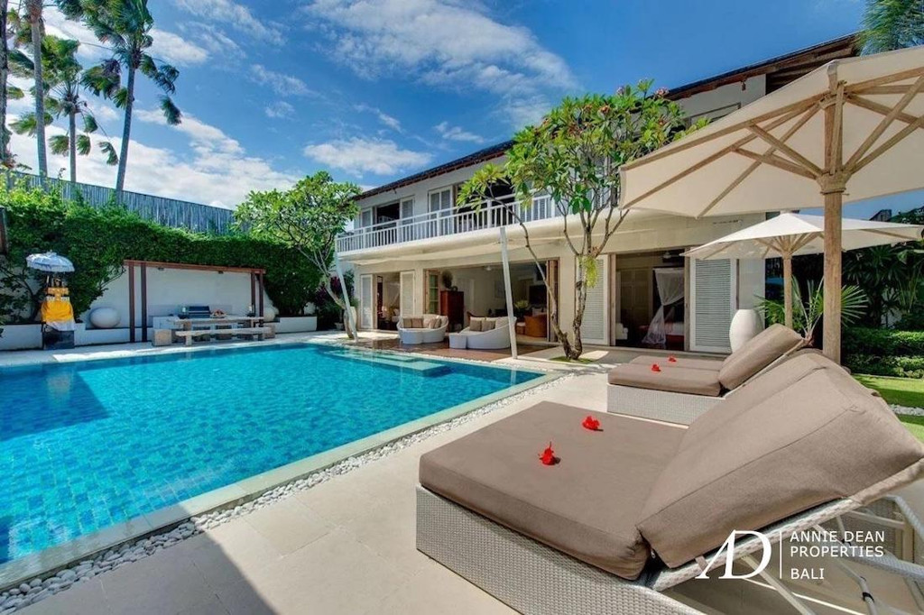 FREEHOLD | COLONIAL-STYLE LUXURY VILLA 500 METERS FROM THE BEACH - PRIME SEMINYAK