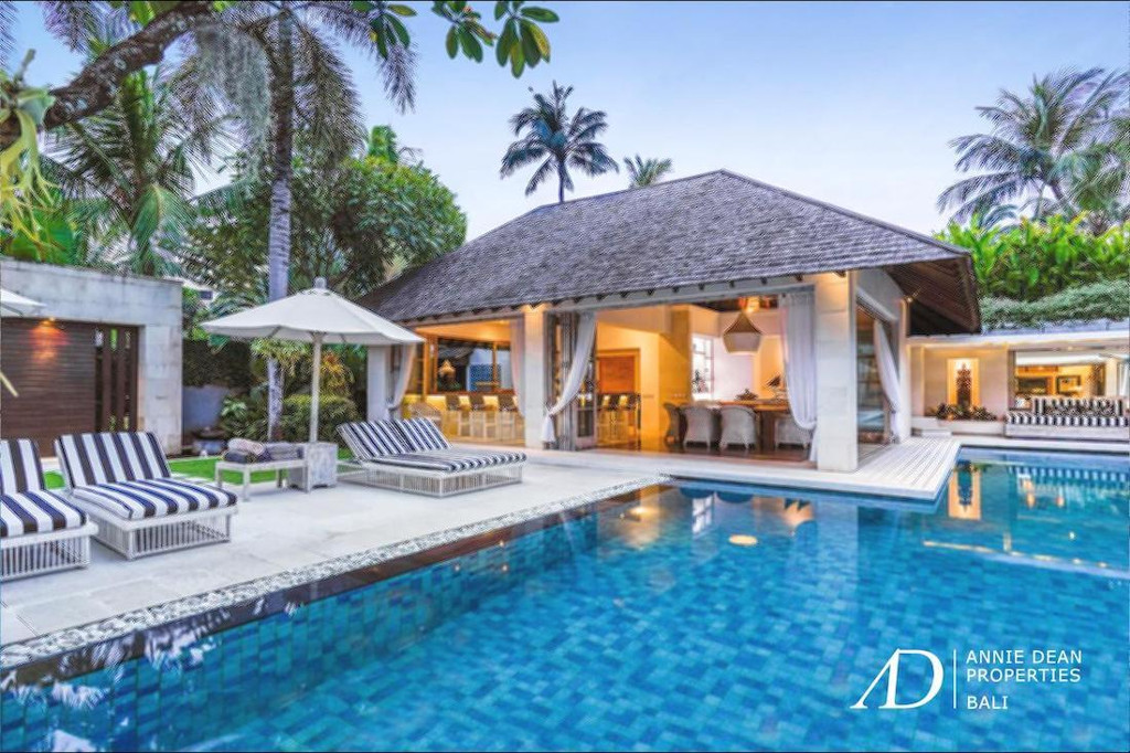 FREEHOLD | COLONIAL-STYLE LUXURY VILLA 500 METERS FROM THE BEACH - PRIME SEMINYAK