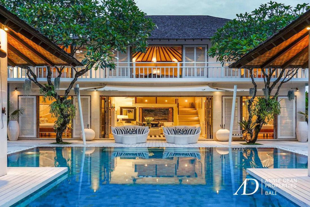 FREEHOLD | COLONIAL-STYLE LUXURY VILLA 500 METERS FROM THE BEACH - PRIME SEMINYAK