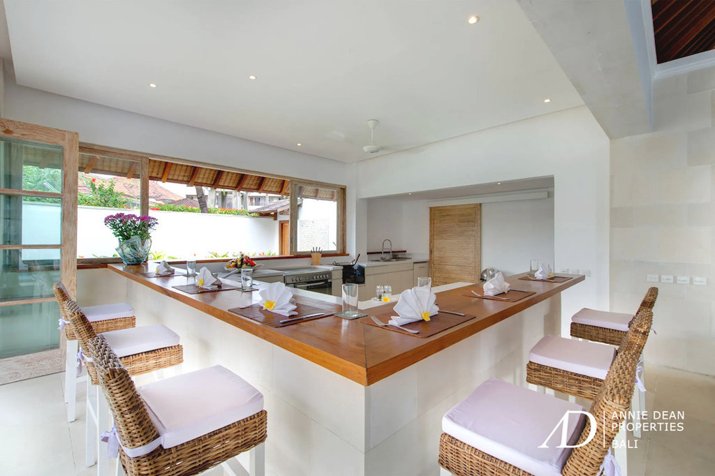 FREEHOLD | COLONIAL-STYLE LUXURY VILLA 500 METERS FROM THE BEACH - PRIME SEMINYAK