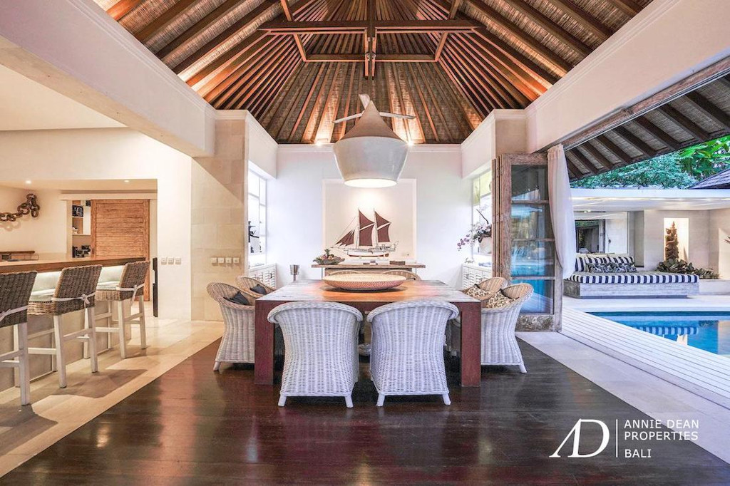 FREEHOLD | COLONIAL-STYLE LUXURY VILLA 500 METERS FROM THE BEACH - PRIME SEMINYAK