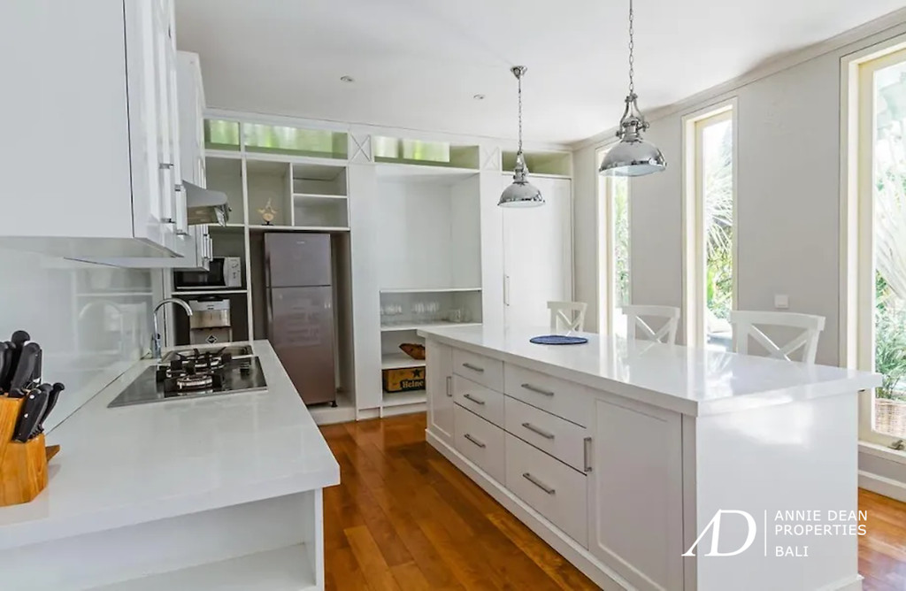 FREEHOLD | BEACHSIDE COLONIAL VILLAS IN PRIME BERAWA