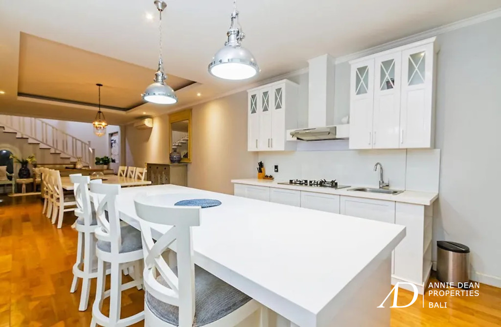 FREEHOLD | BEACHSIDE COLONIAL VILLAS IN PRIME BERAWA