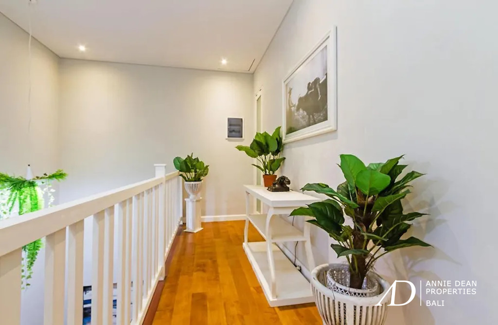 FREEHOLD | BEACHSIDE COLONIAL VILLAS IN PRIME BERAWA