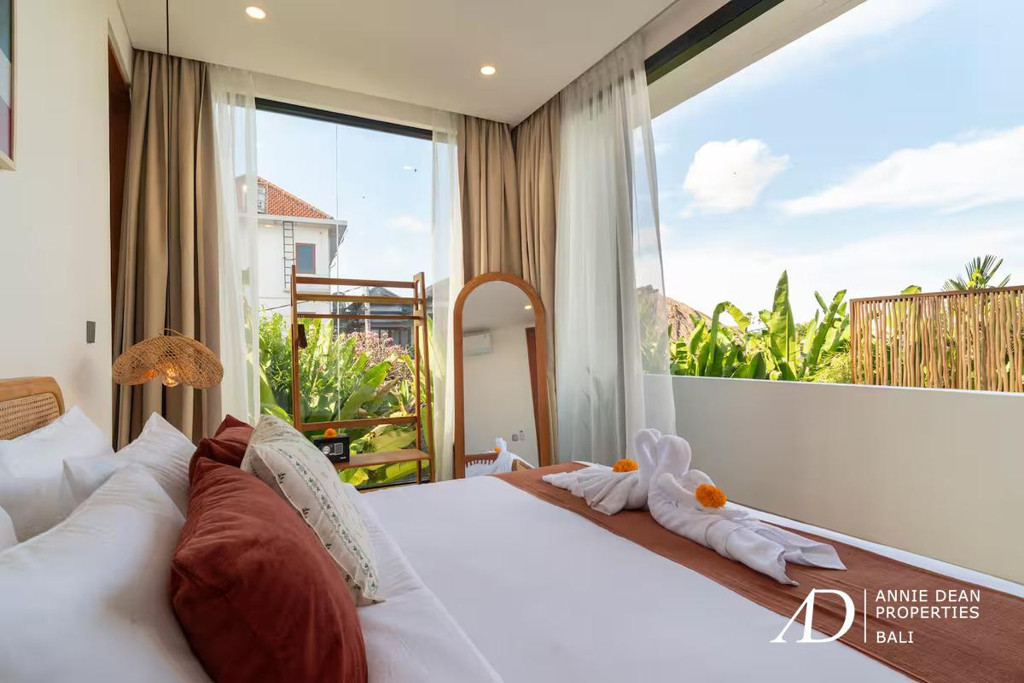 FREEHOLD/LEASEHOLD| MODERN 2-BEDROOM VILLA WITHIN A COMPLEX IN CANGGU