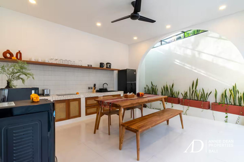 FREEHOLD/LEASEHOLD| MODERN 2-BEDROOM VILLA WITHIN A COMPLEX IN CANGGU
