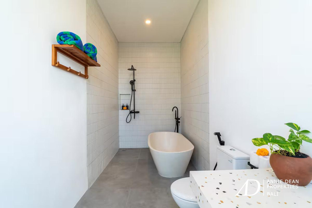 FREEHOLD/LEASEHOLD| MODERN 2-BEDROOM VILLA WITHIN A COMPLEX IN CANGGU