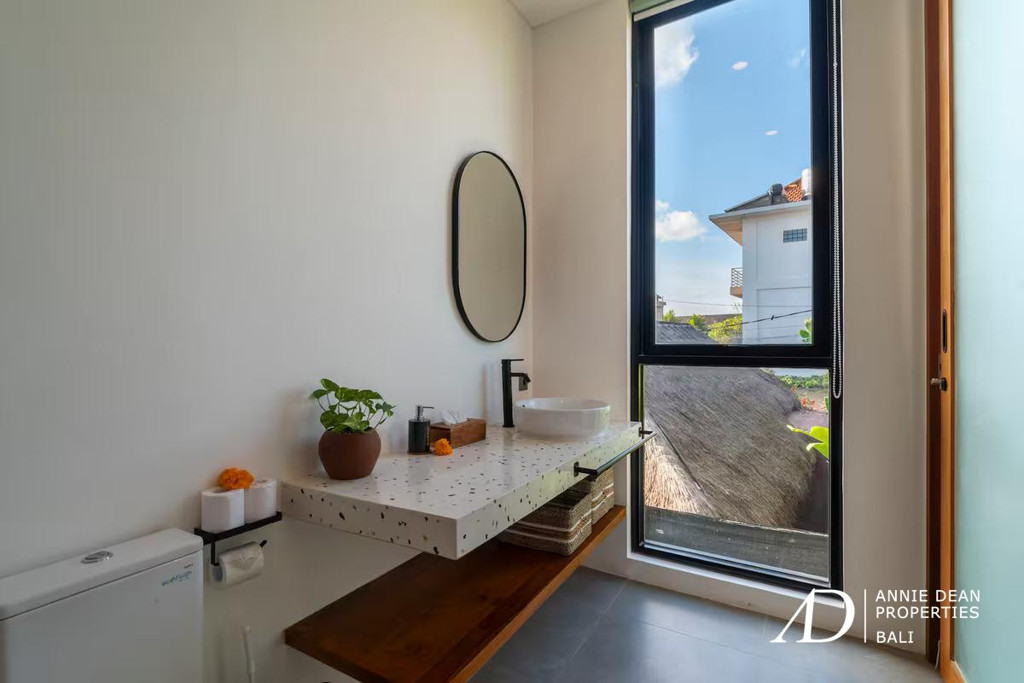 FREEHOLD/LEASEHOLD| MODERN 2-BEDROOM VILLA WITHIN A COMPLEX IN CANGGU