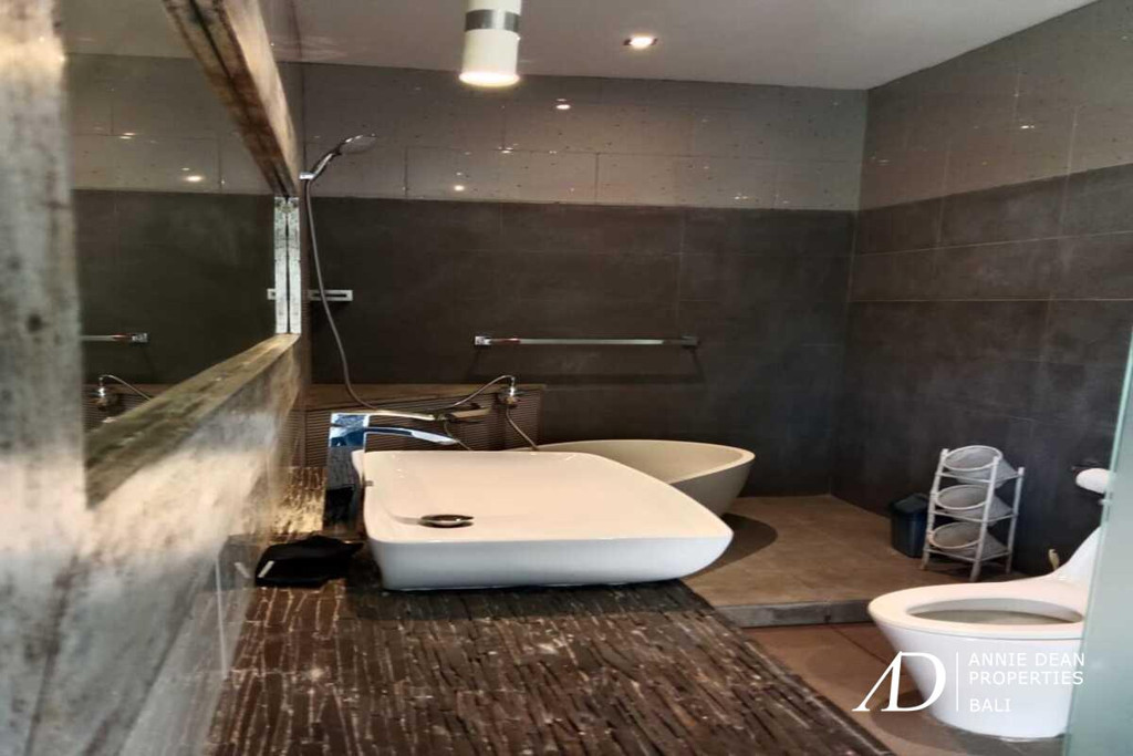 FREEHOLD | BALINESE DESIGN VILLA IN PRIME CANGGU