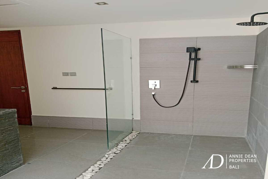 FREEHOLD | BALINESE DESIGN VILLA IN PRIME CANGGU