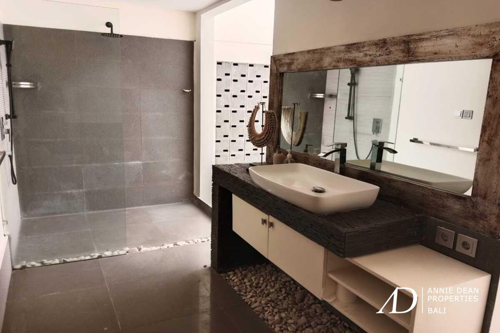 FREEHOLD | BALINESE DESIGN VILLA IN PRIME CANGGU