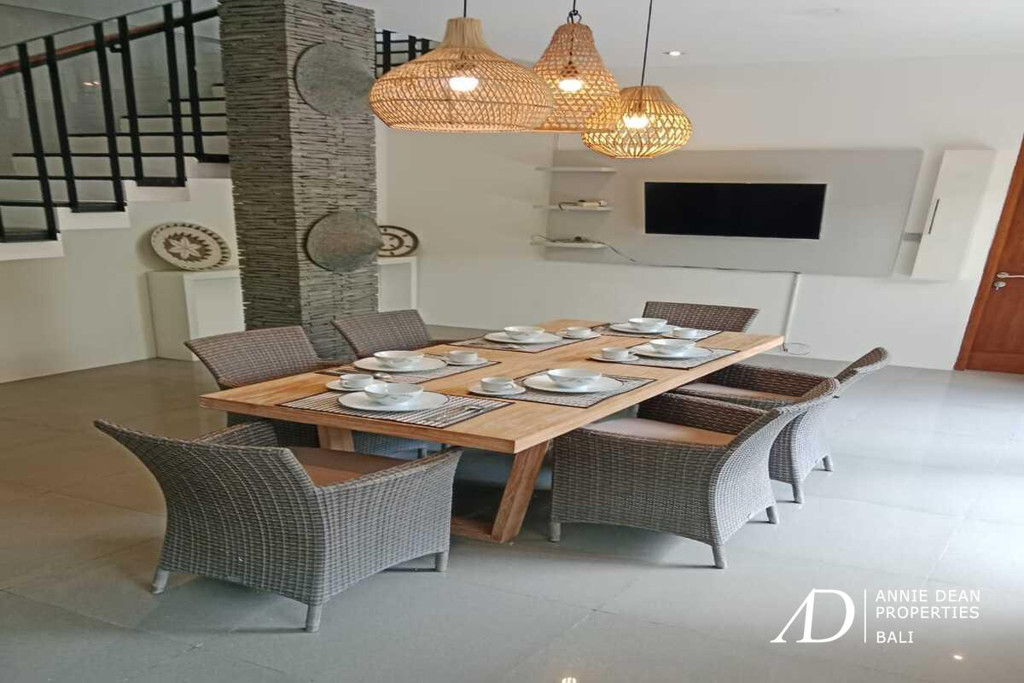 FREEHOLD | BALINESE DESIGN VILLA IN PRIME CANGGU