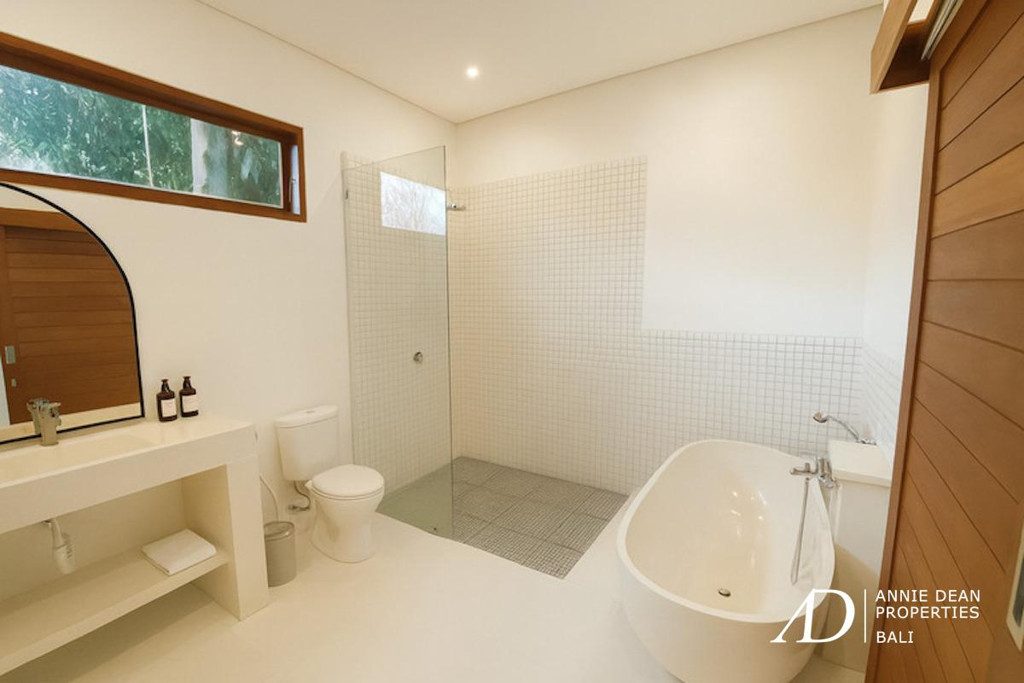 LEASEHOLD | SINGLE-LEVEL 3-BEDROOM VILLA IN PEACEFUL NYANYI, CANGGU