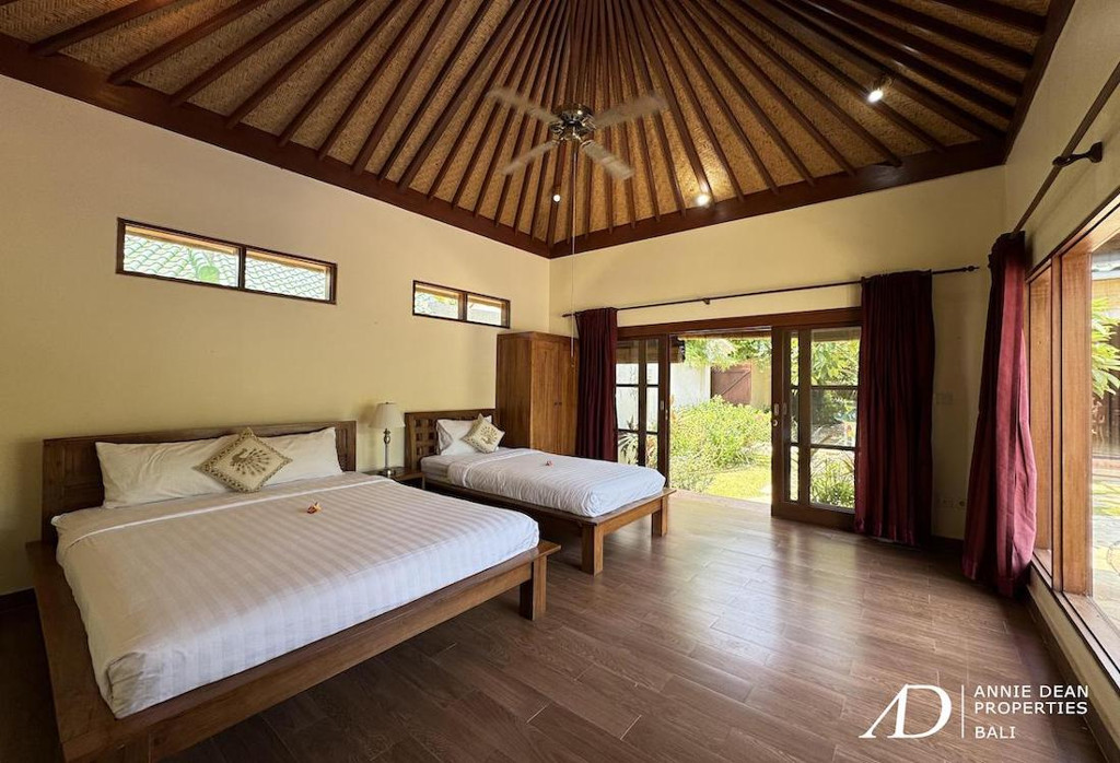 LEASEHOLD |BALINESE STYLE  VILLA ON THE BEACHSIDE OF SANUR