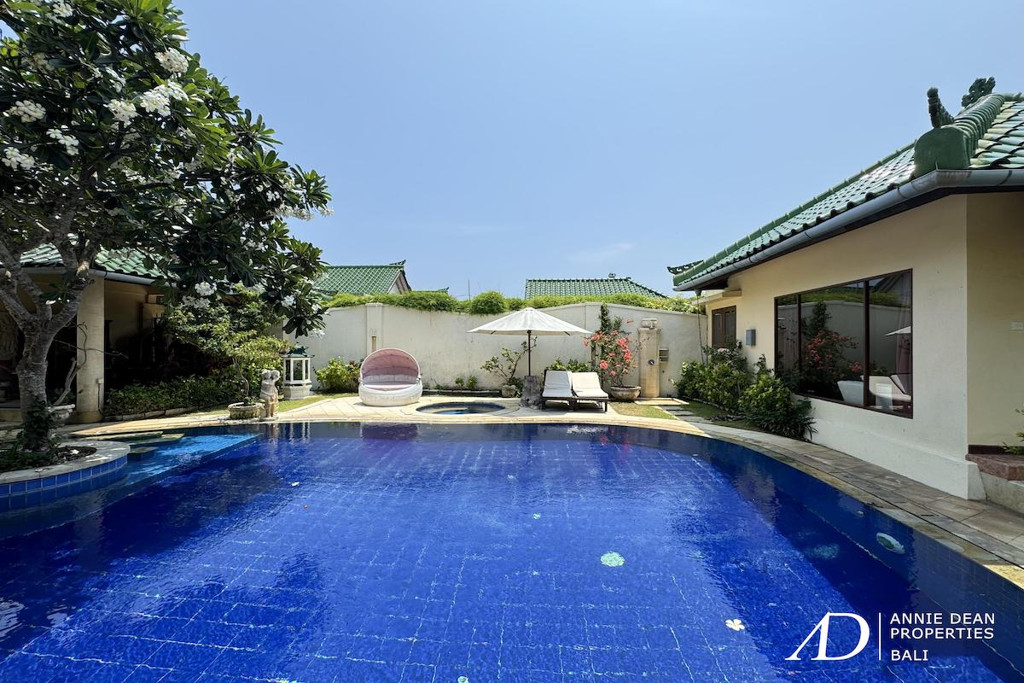 LEASEHOLD |BALINESE STYLE  VILLA ON THE BEACHSIDE OF SANUR