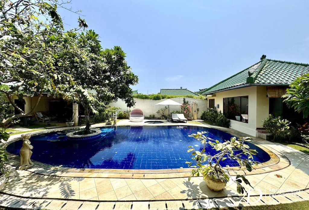 LEASEHOLD |BALINESE STYLE  VILLA ON THE BEACHSIDE OF SANUR