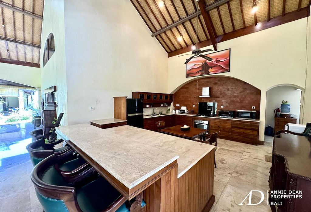 LEASEHOLD |BALINESE STYLE  VILLA ON THE BEACHSIDE OF SANUR