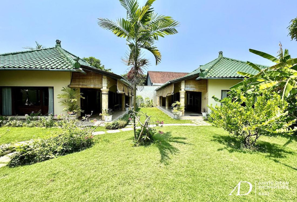LEASEHOLD |BALINESE STYLE  VILLA ON THE BEACHSIDE OF SANUR