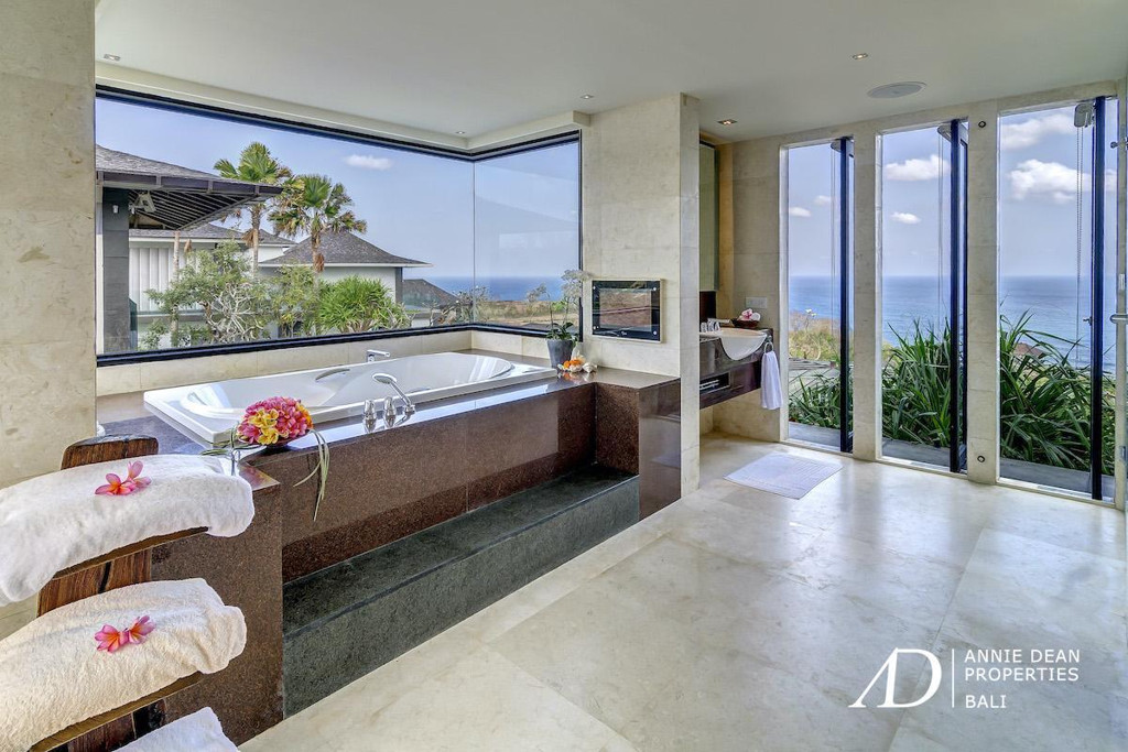 FREEHOLD | LUXURIOUS CLIFF-TOP RESIDENCE WITH OCEAN VIEWS IN PANDAWA