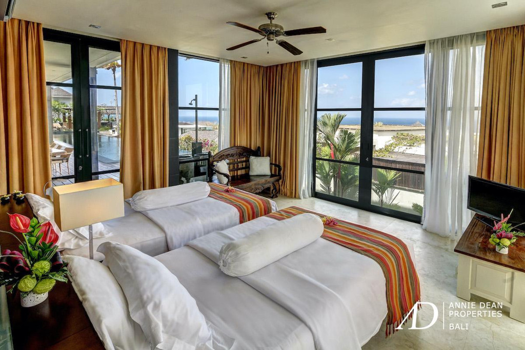 FREEHOLD | LUXURIOUS CLIFF-TOP RESIDENCE WITH OCEAN VIEWS IN PANDAWA