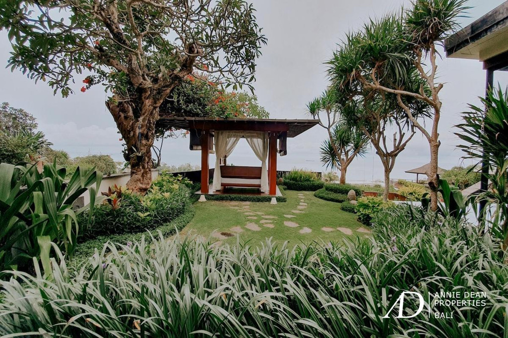 FREEHOLD | LUXURIOUS CLIFF-TOP RESIDENCE WITH OCEAN VIEWS IN PANDAWA