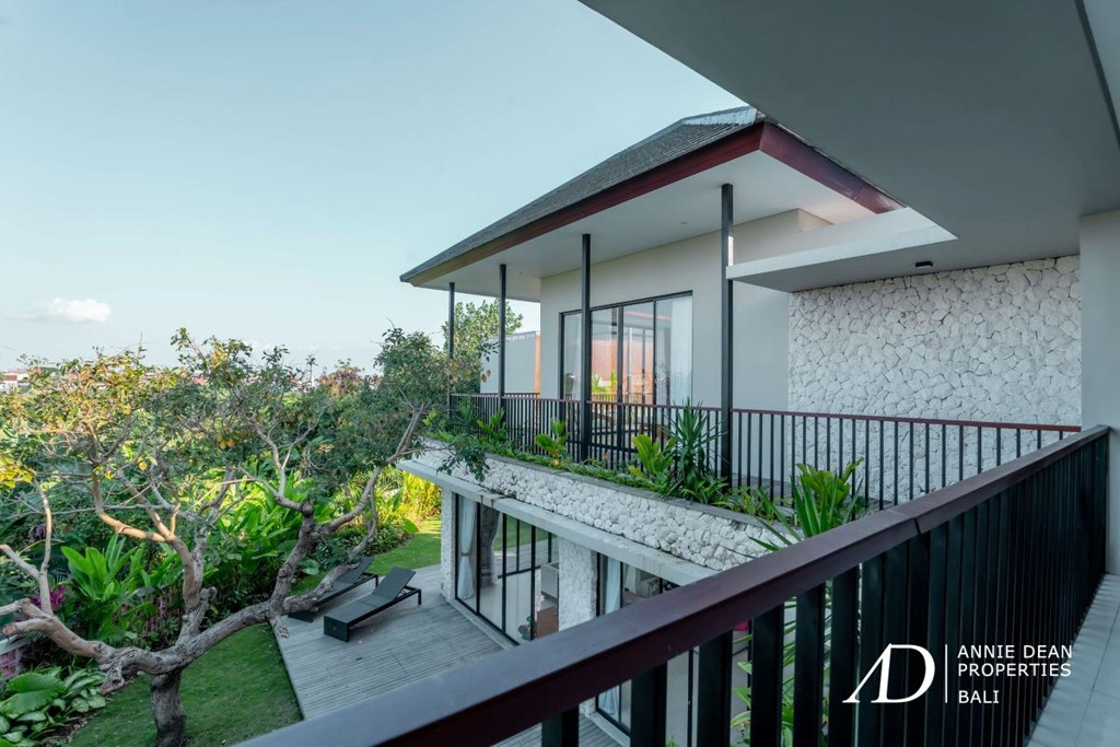 FREEHOLD | 4-BEDROOM VILLA IN PRESTIGIOUS CANGGU ESTATE