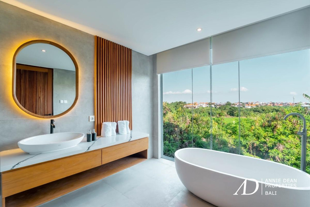 FREEHOLD | 4-BEDROOM VILLA IN PRESTIGIOUS CANGGU ESTATE