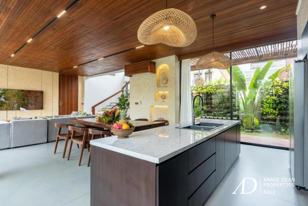 FREEHOLD/LEASEHOLD | TROPICAL VILLA IN PRIME BERAWA