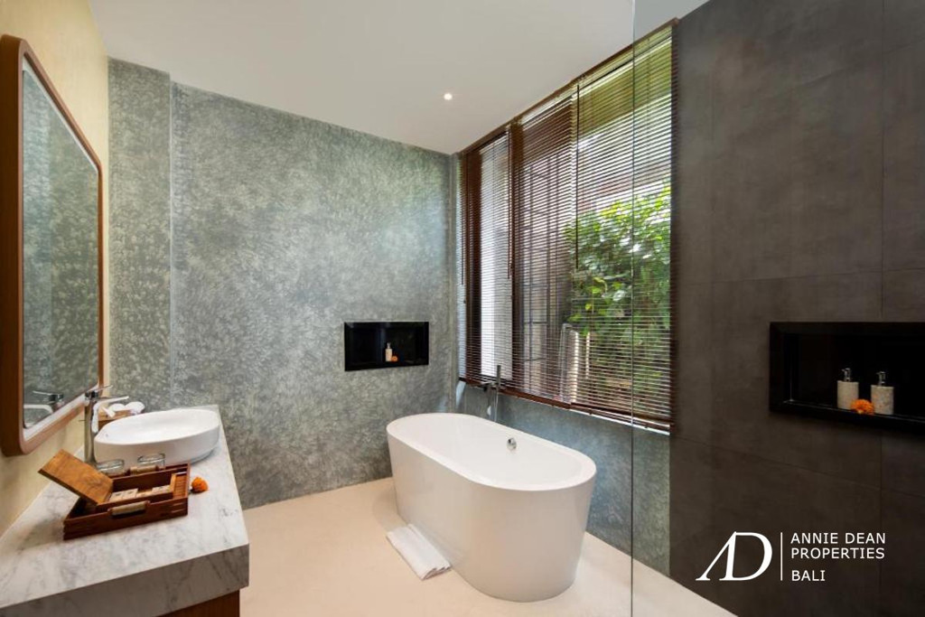 FREEHOLD/LEASEHOLD | TROPICAL VILLA IN PRIME BERAWA