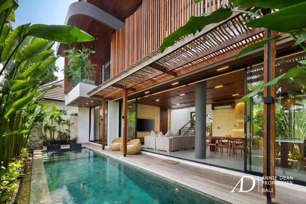 FREEHOLD/LEASEHOLD | TROPICAL VILLA IN PRIME BERAWA