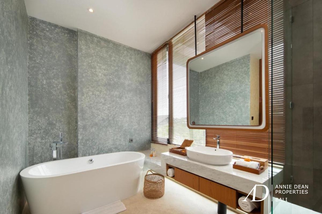 FREEHOLD/LEASEHOLD | TROPICAL VILLA IN PRIME BERAWA