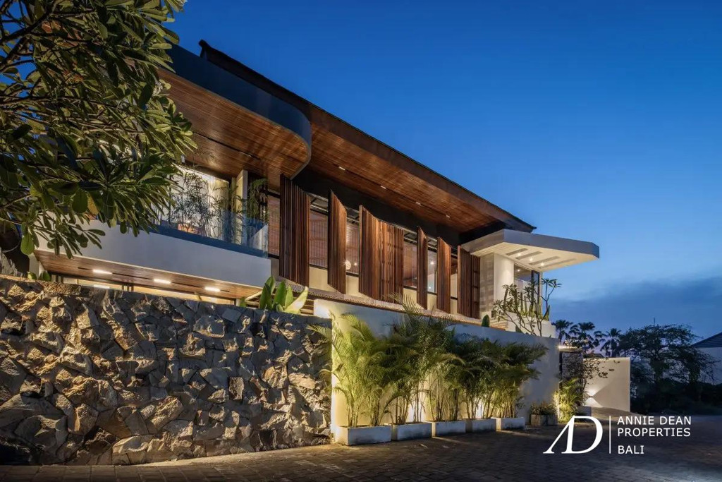 FREEHOLD/LEASEHOLD | TROPICAL VILLA IN PRIME BERAWA