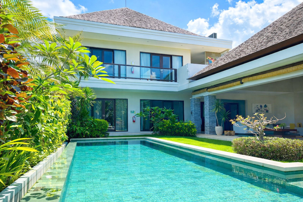 FREEHOLD | 5-BEDROOM VILLA IN PRIME BATU BOLONG, CANGGU