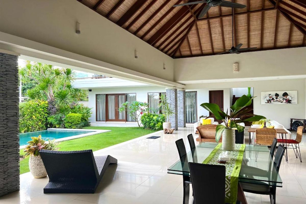 FREEHOLD | 5-BEDROOM VILLA IN PRIME BATU BOLONG, CANGGU
