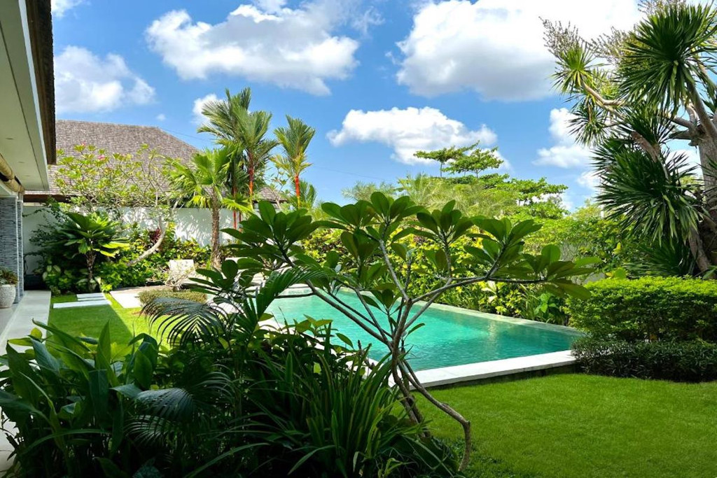 FREEHOLD | 5-BEDROOM VILLA IN PRIME BATU BOLONG, CANGGU