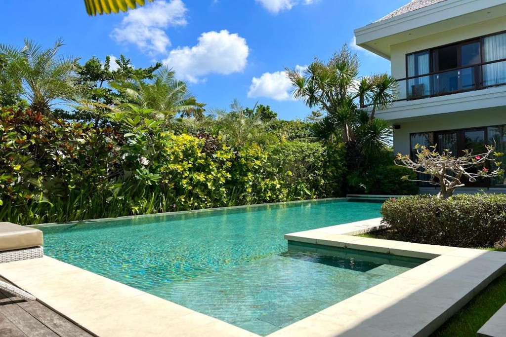 FREEHOLD | 5-BEDROOM VILLA IN PRIME BATU BOLONG, CANGGU