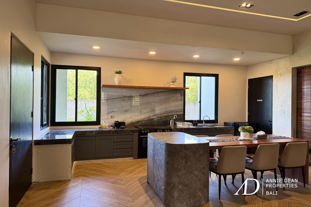 FREEHOLD | 6-BEDROOM VILLA WITH PANORAMIC OCEAN VIEWS IN JIMBARAN